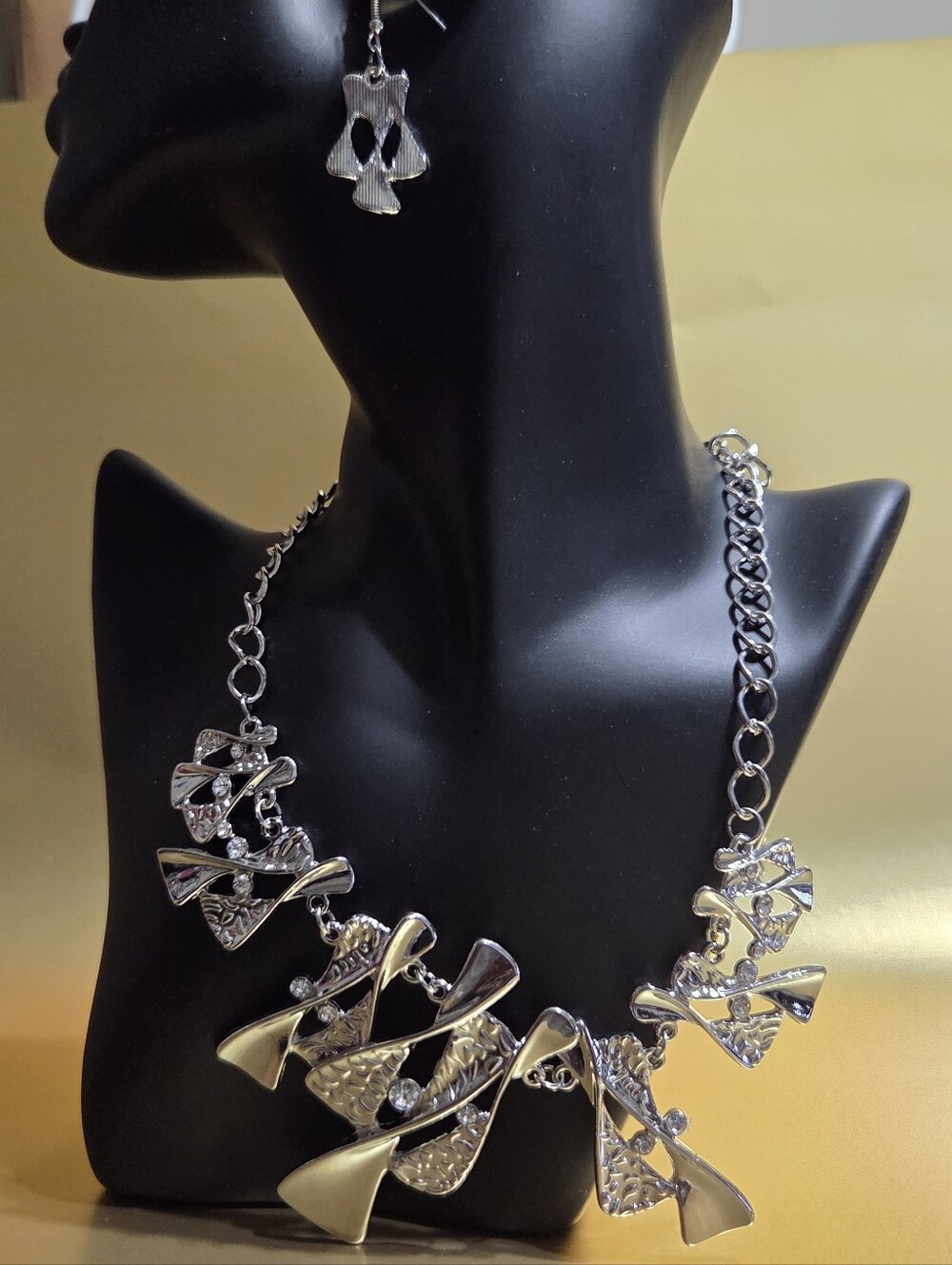 paparazzi Silver-Tone Sculptural Ribbon Necklace with Earrings
